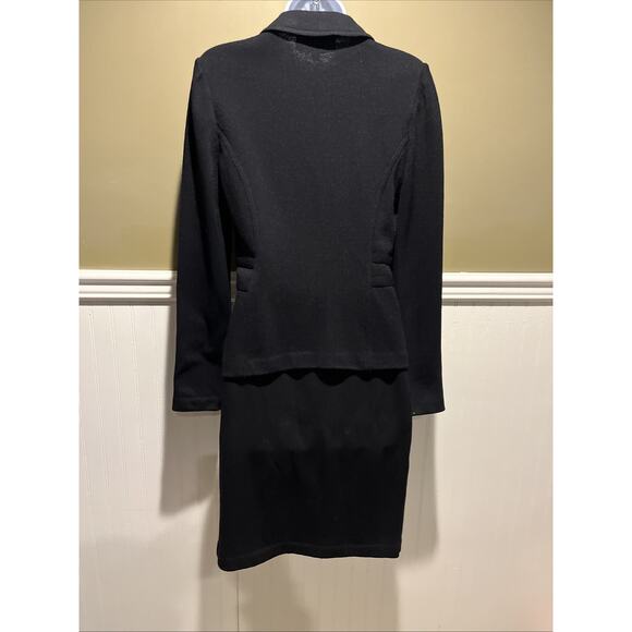 Vtg St John 2pc Skirt Suit Black Santana Knit Button Front Jacket Size 2 Buckles - Picture 10 of 12